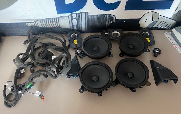 Premium sound audio system VOLVO V60 2010-2017 08676895